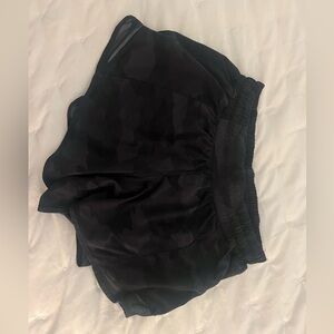 Lululemon Hotty Hot Shorts Low rise 4 in